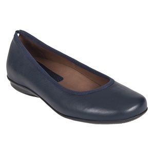 Earthies Navy Flat Shoes 7.5D (wide)